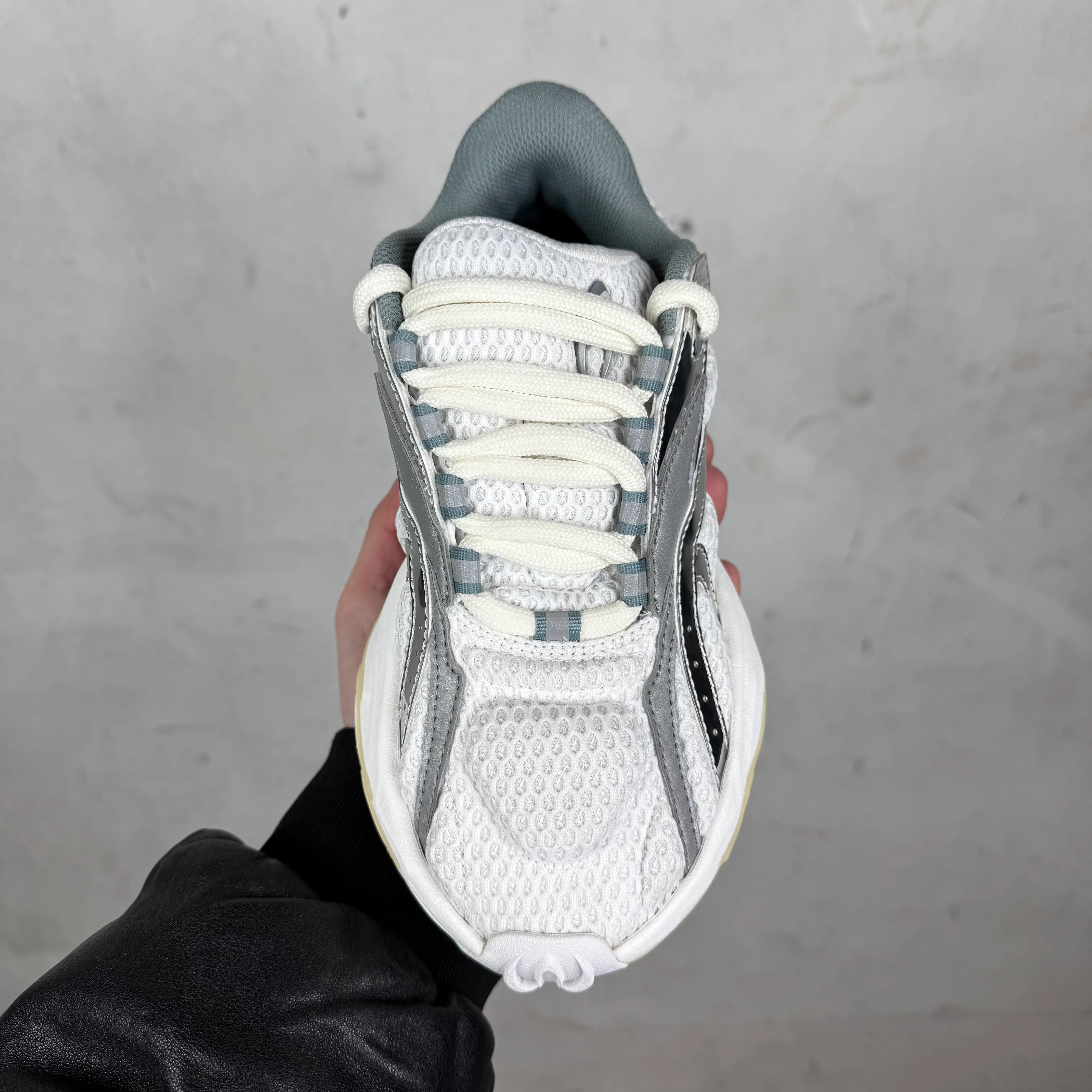 Type Various White/Silver Sneaker - Image 8